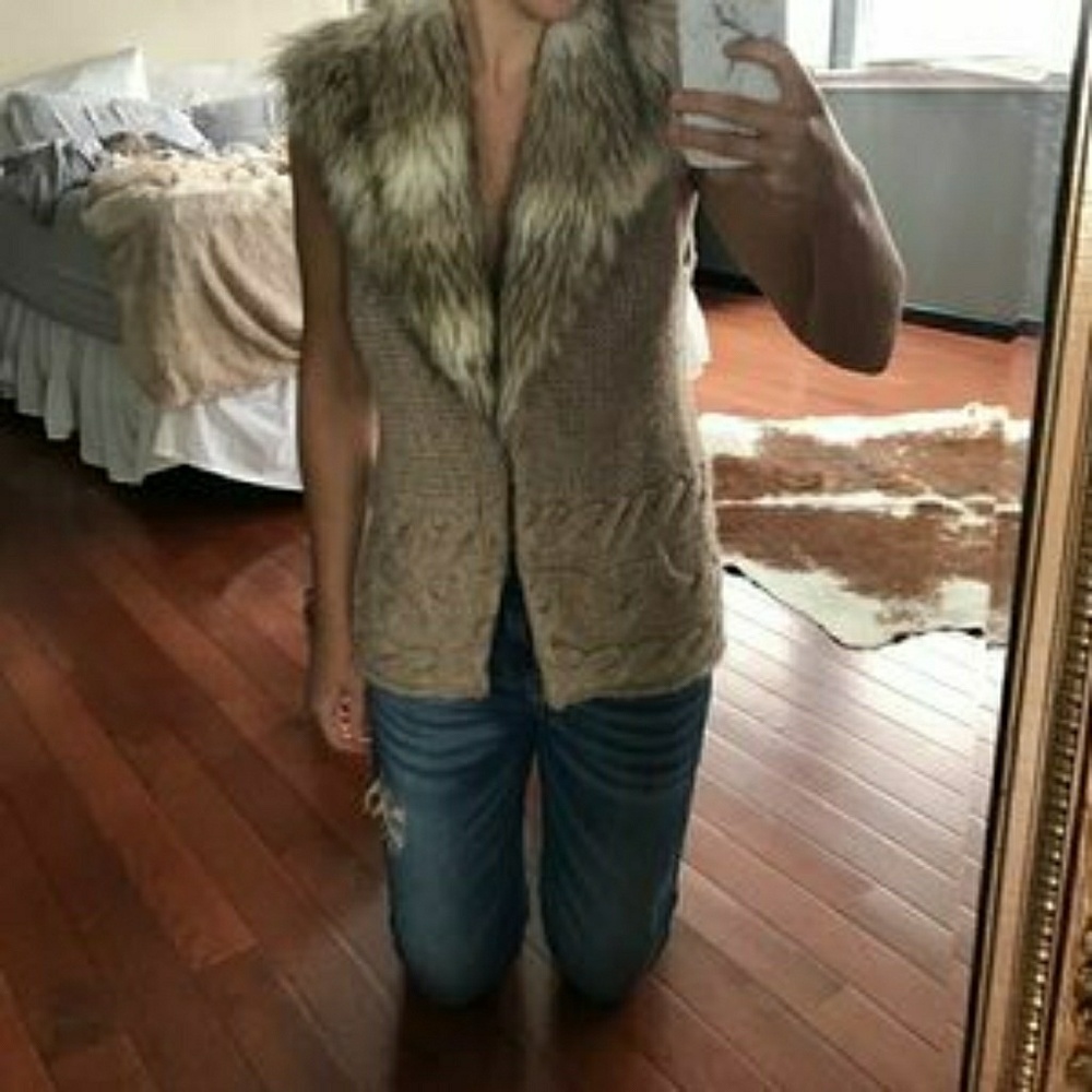 Ann Taylor Loft Faux Fur Collar Sweater Vest Small